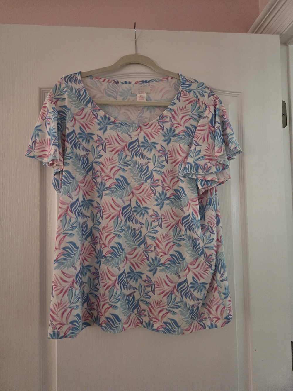 Women's Scoop Neck Leaf-Print Tee in Blue & Pink